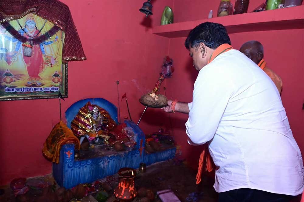 ग्रामीणों के साथ भक्ति रस में झूमे उप मुख्यमंत्री, लोगों की समस्याएं सुनकर निराकरण के दिए निर्देश 1 sumit06