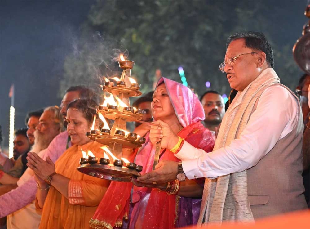 मुख्यमंत्री ने की महाआरती, प्रदेशवासियों की सुख-समृद्धि, खुशहाली और कल्याण की कामना 1 vikhubh 1